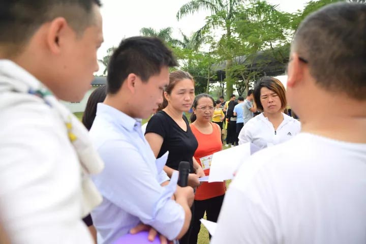 口哨發(fā)令、旗幟落下，比賽的完美呈現(xiàn)，離不開(kāi)裁判員的辛苦付出，低調(diào)是他們的代名詞