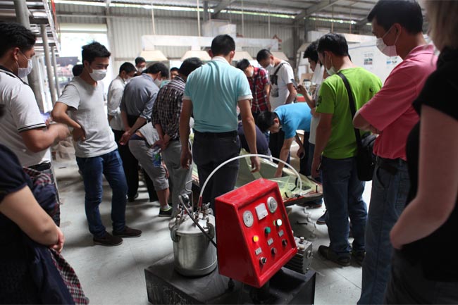 啟動(dòng)設(shè)備，開始進(jìn)行真空導(dǎo)入